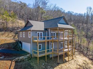 135 Papillion Pl, Franklin, NC 28734