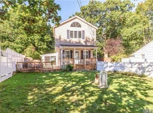 81 Kenneth Ave, Huntington, NY 11743
