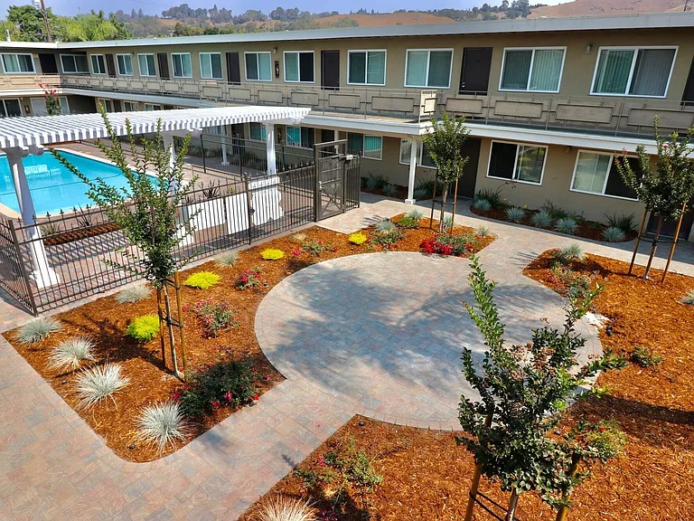Coral Gardens Apartments — Photo 51