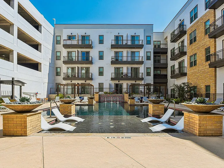 Rivera on Broadway Apartments — Photo 69