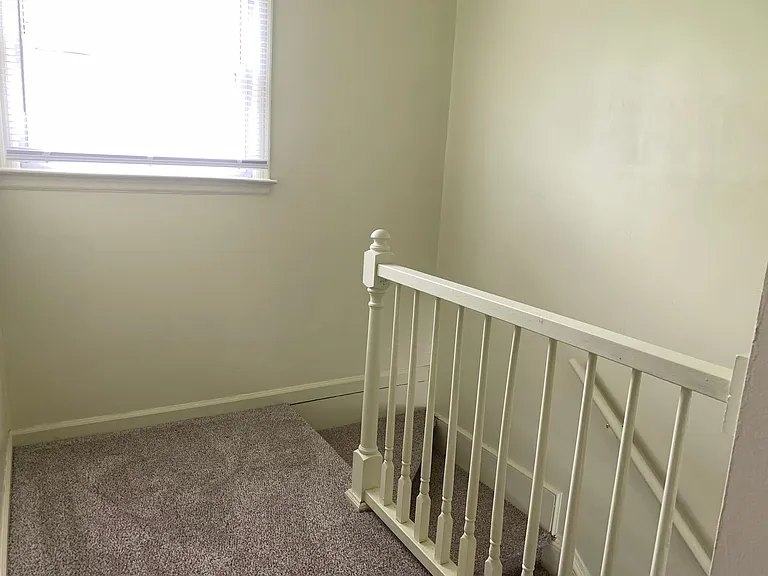 127 Holmes Cir — Photo 11