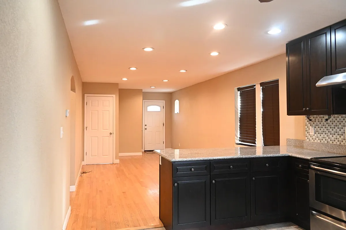 open floor kitchen - 1441 Laclede Station Rd