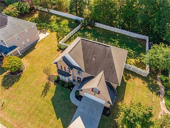 5th image of 810 Croftwood Dr