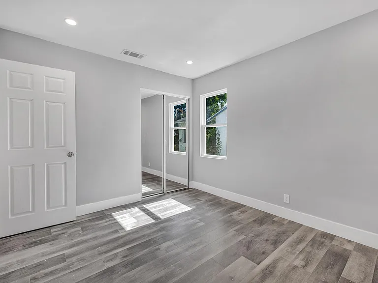 17116 Kingsbury St — Photo 10