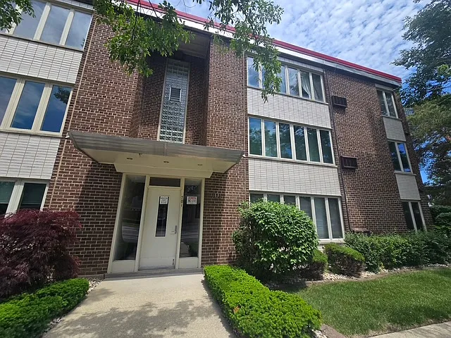 701 Busse Hwy #1B — Photo 3