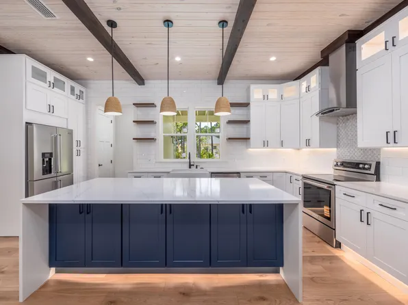 245 Island Grove Dr, Freeport, FL 32439