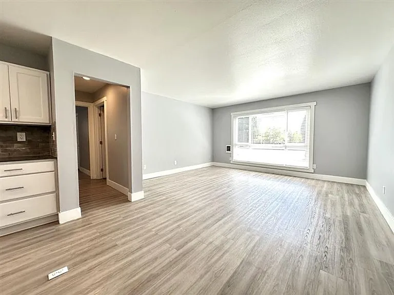 J3 Apartments — Photo 37