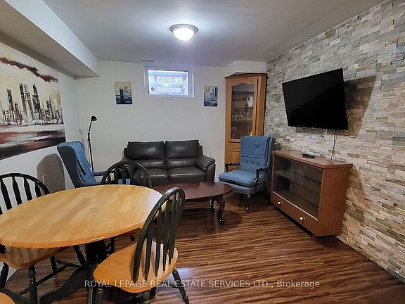 3rd image of 32 Shandon Dr