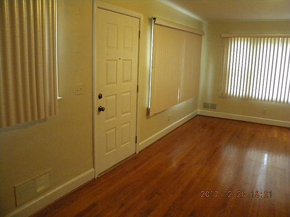 3rd image of 4830 Northwood Dr NW