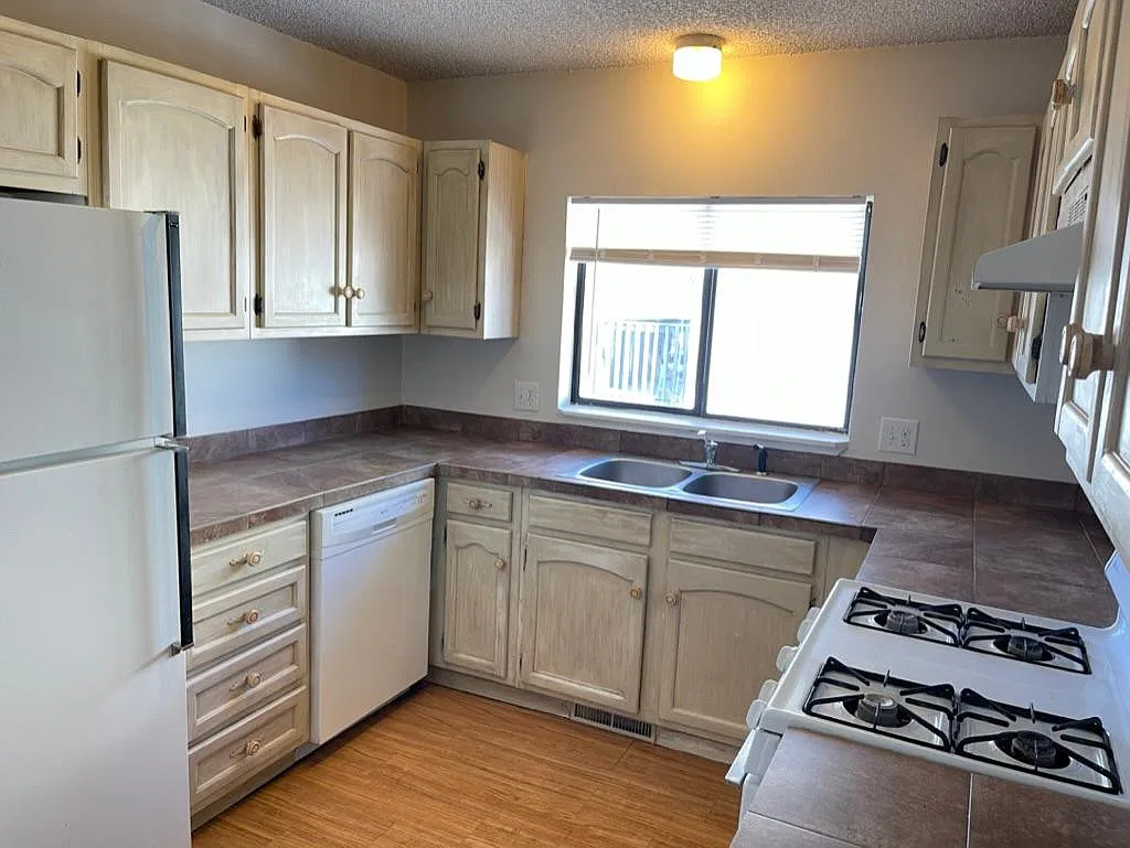 609 McCarron Ave — Photo 1