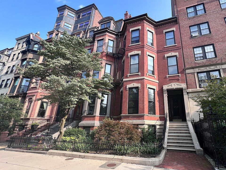 Front Entrance on Commonwealth Avenue