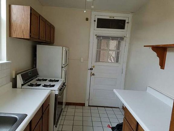 3rd image of 6757 N Artesian Ave #3F