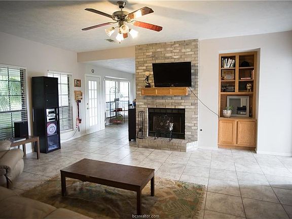 3rd image of 1512 Southern Plantation Dr