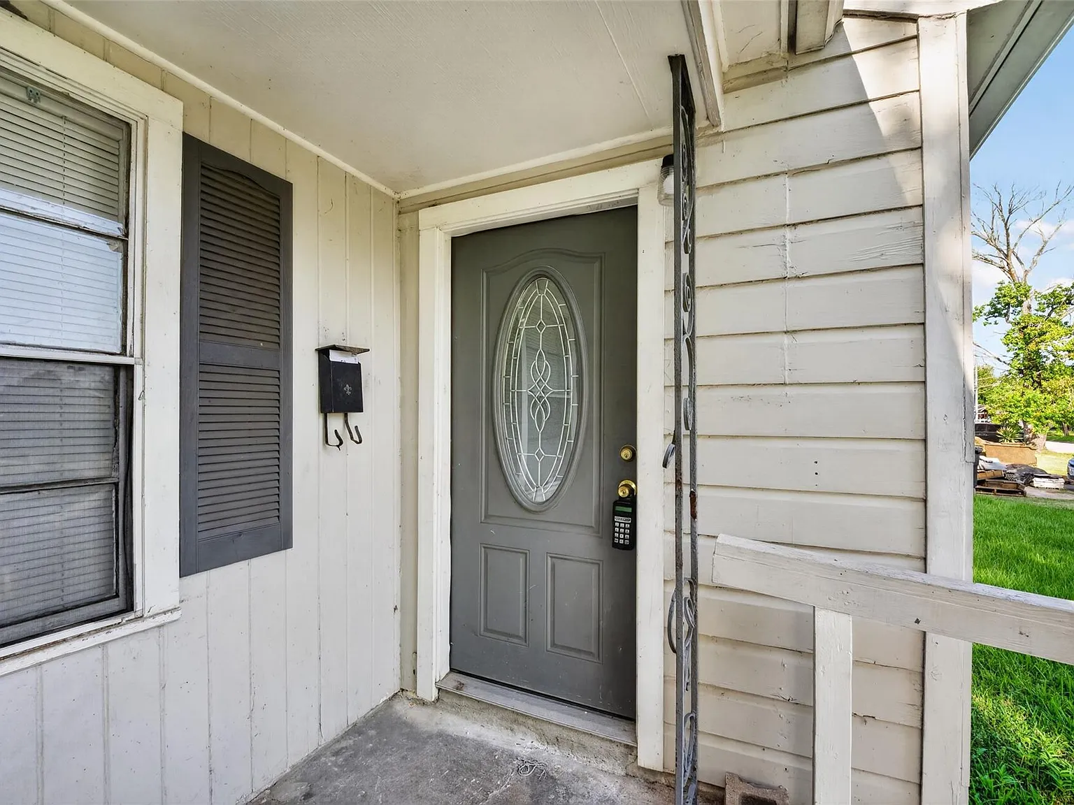 4 bed, 2.0 bath, 1550 sqft, $1,600 — Photo 2