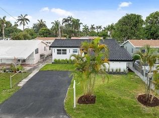 305 SW 7th Ct, Hallandale, FL 33009