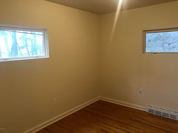 5th image of 43 Red Oak Dr