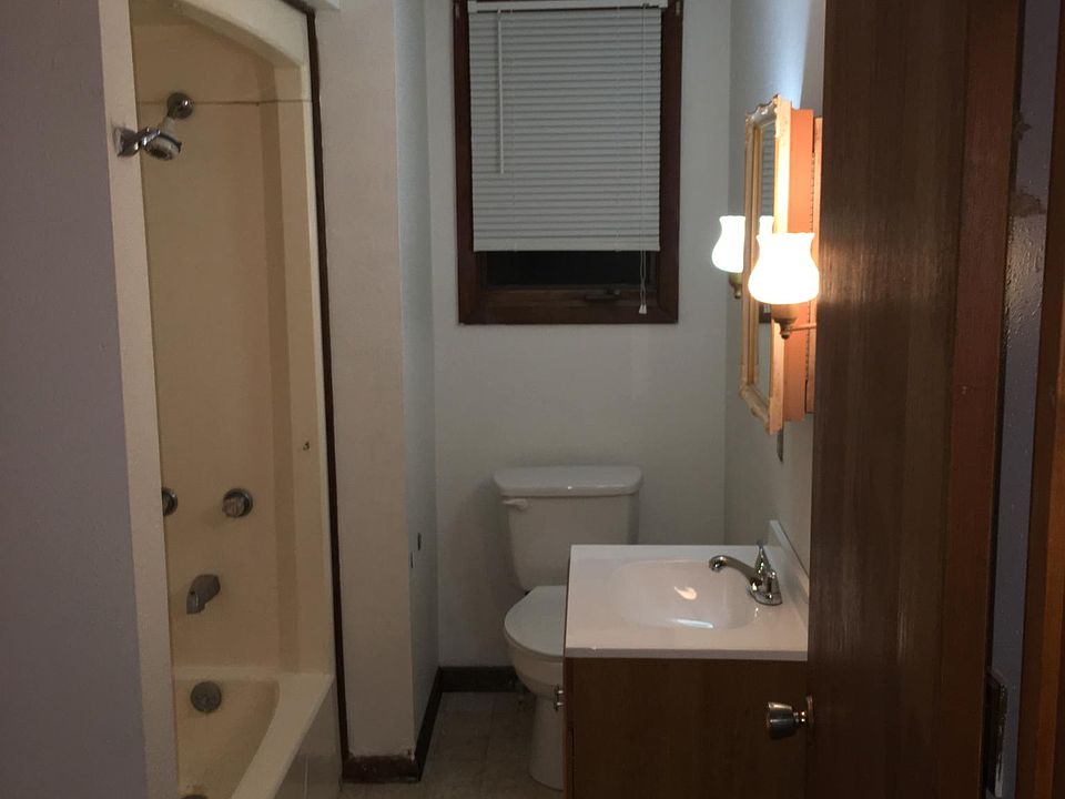 1st image of 206 W Main St APT 1