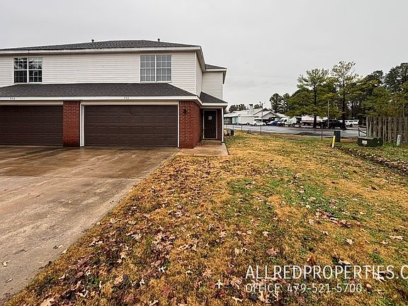3rd image of 956 N Daisy Ln