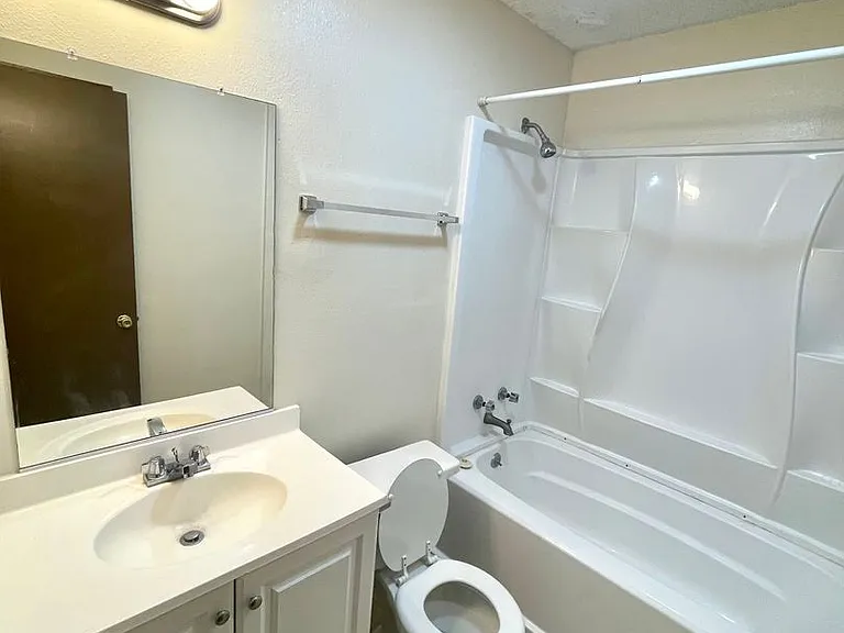 2319 Elm Park Dr — Photo 8