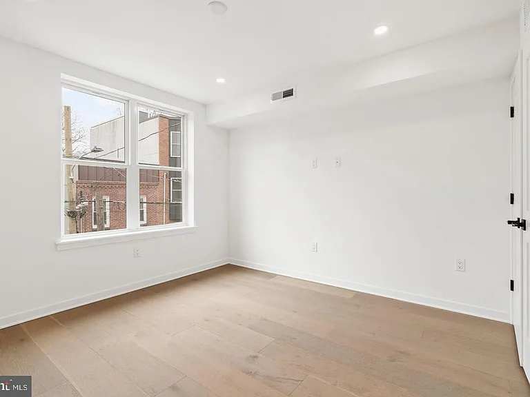 2209 Montrose St — Photo 30