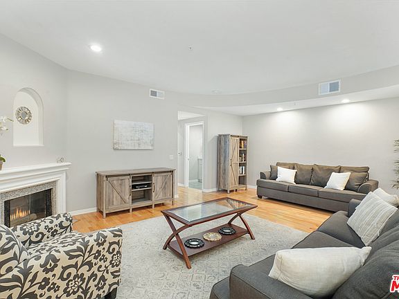 3rd image of 1342 N Sierra Bonita Ave APT 103
