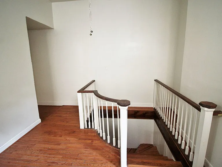 809 Park Ave — Photo 3