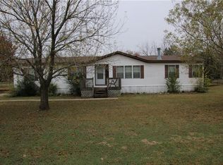 802 E Salty St, Thorndale, TX 76577