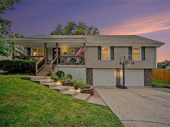 1307 SW 24th St, Blue Springs, MO 64015
