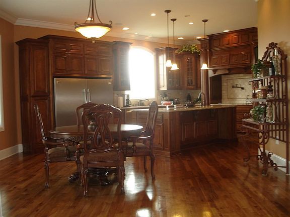 3rd image of 1050 Timbercrest Ct