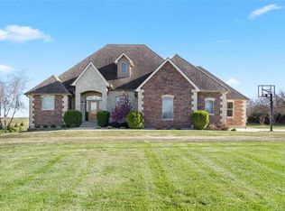 20703 Brandt Rd, Tonganoxie, KS 66086