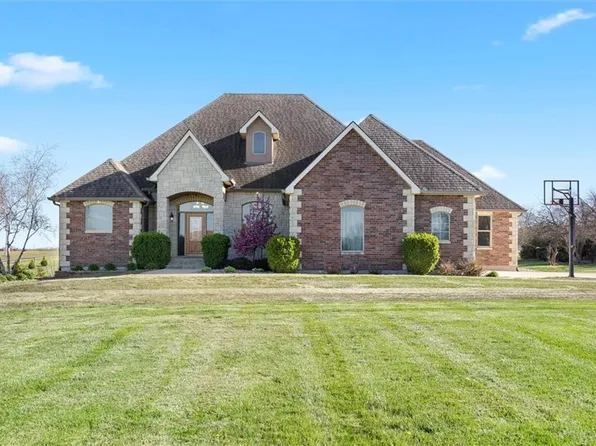 20703 Brandt Rd, Tonganoxie, KS 66086