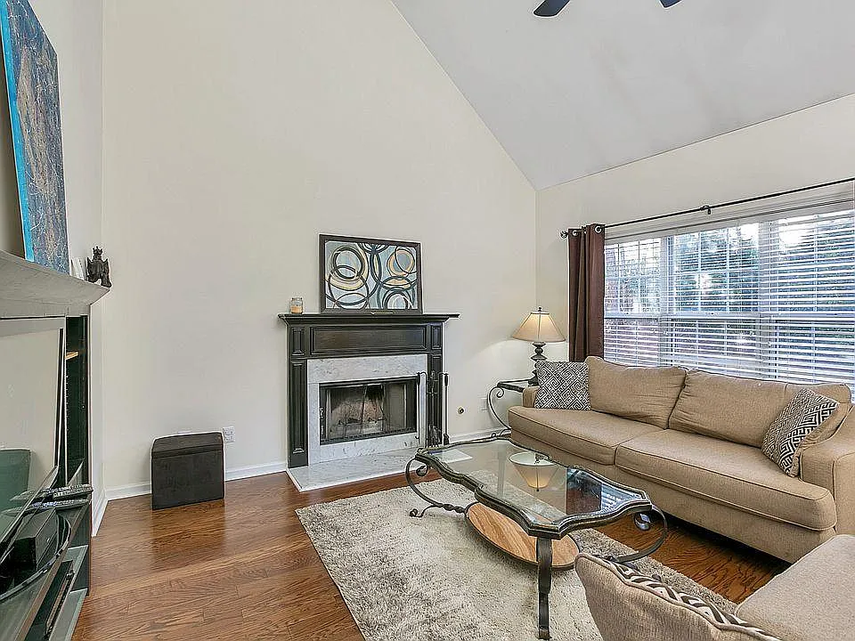 4 bed, 3.5 bath, 2688 sqft, $2,795 — Photo 3