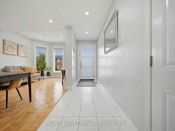 5th image of 34 Saddleback Sq