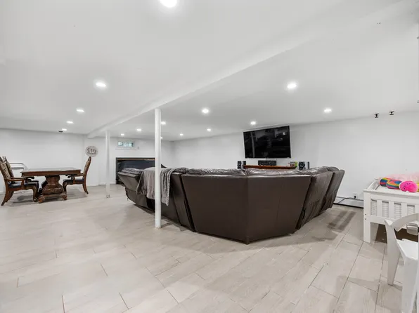 32-30 Anchor Drive image 16 of 33