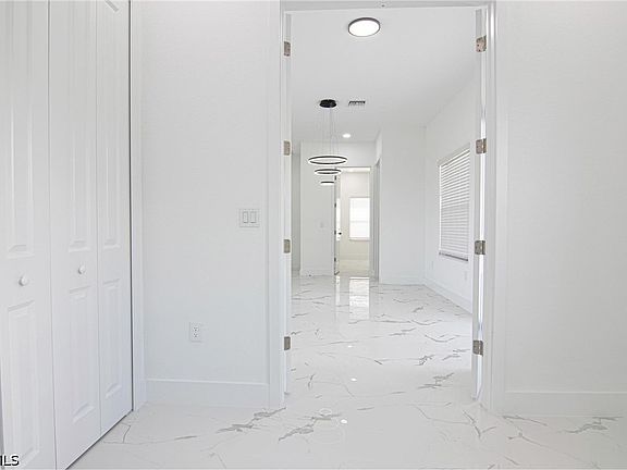 5th image of 1834 Lindsay St