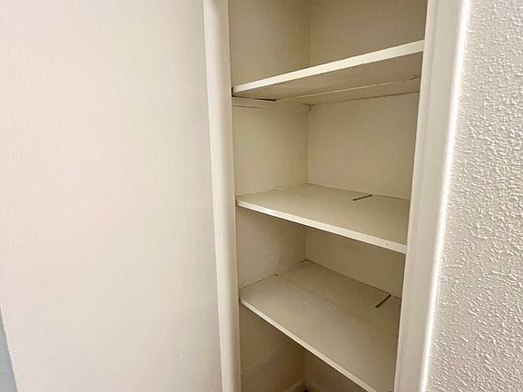 5th image of 4750-4772 Thorn St #4752