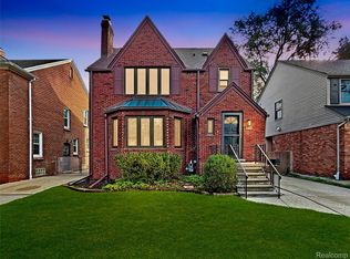 312 McKinley Ave, Grosse Pointe Farms, MI 48236