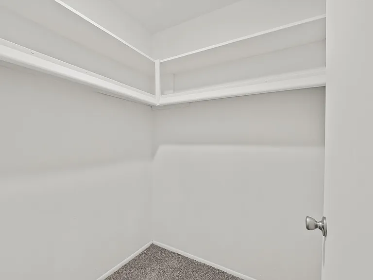 Huntington House Apartments — Photo 12