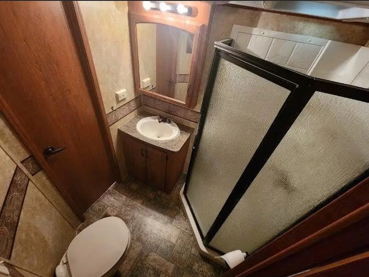 One-Bedroom Camper — Photo 3