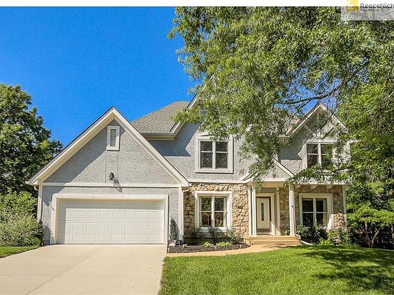EXCELLENT CURB APPEAL WITH NEWER DRIVEWAY
