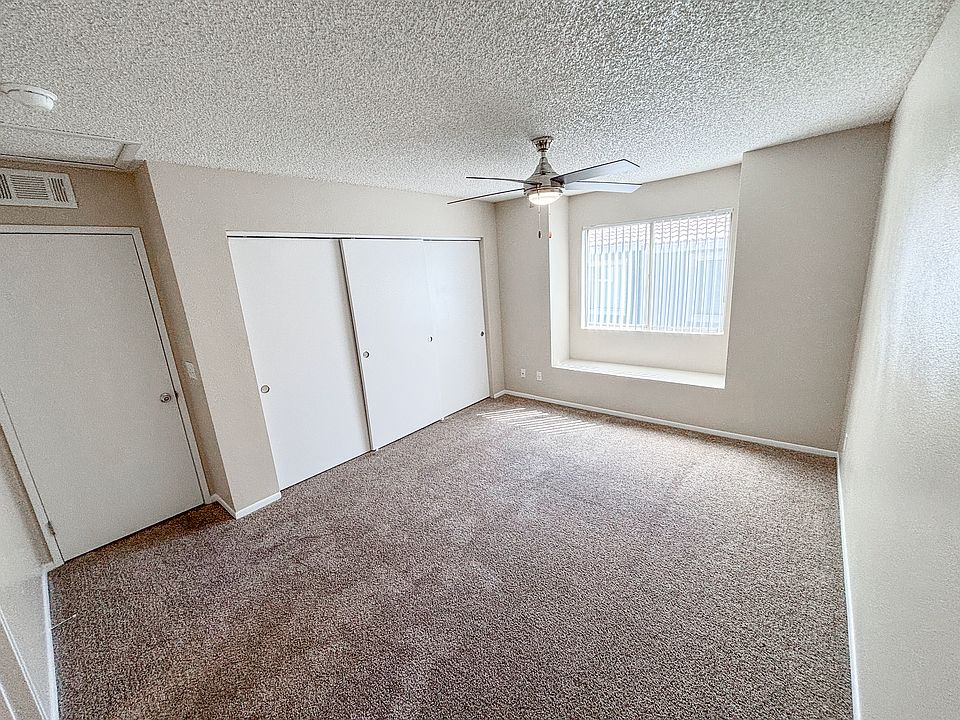 2 bedroom - 2 bathroom apartment:
- main bedroom with window seat and ceiling fan light