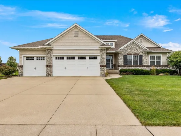 840 Woodland Dr, Robins, IA 52328