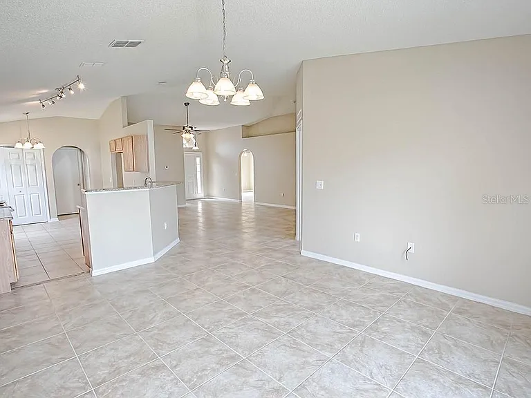 2139 Sandridge Cir — Photo 8