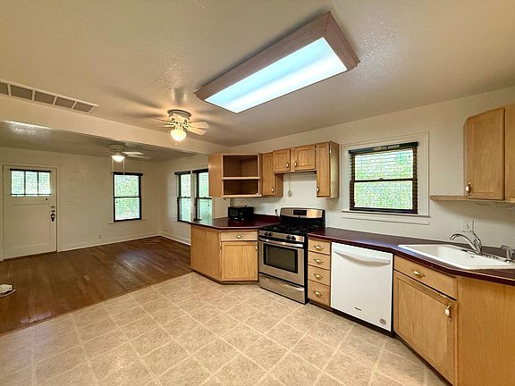 5th image of 4709 Avenue H