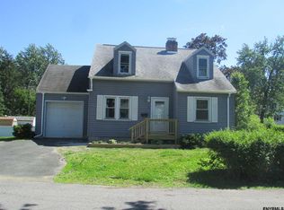 30 Saxton Rd, Latham, NY 12110