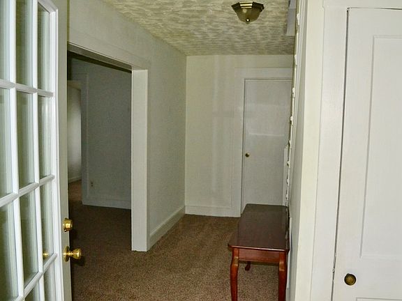 4th image of 105 Ames Ln