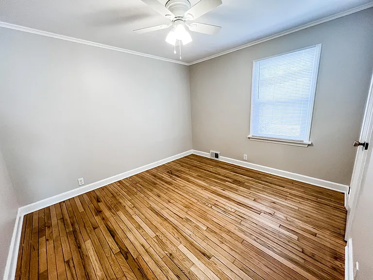 410 S Westlawn Ave — Photo 4