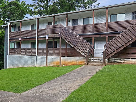 2nd image of 2124 Park Ter #2138-08