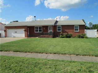 13 Deepwood Dr, Rochester, NY 14606