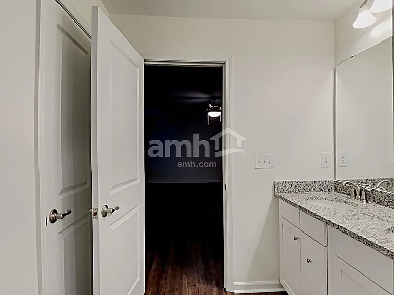 5061 Twin River Dr — Photo 15